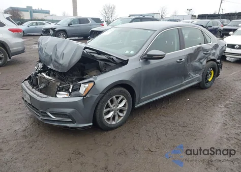 2017 Volkswagen Passat 1.8T S z USA, uszkodzony, nr VIN 1VWAT7A36HC017616